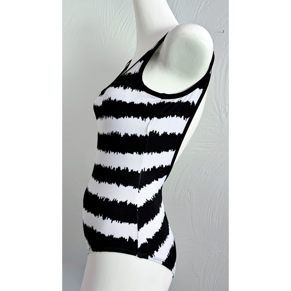 Moving Sale! EUC Michael Kors Zebra Striped Swimwear Size 4 (tag wrong) - Picture 3 of 12